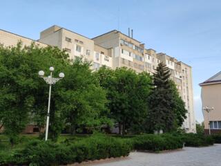 Продается большая 2-комн квартира чешка р-н ГОСТИНИЦА РОССИЯ