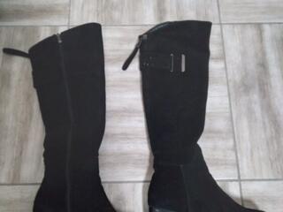 Продам натуральные замшевые сапоги