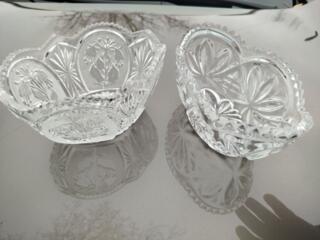 Продаются хрустальные вазы, конфетницы.