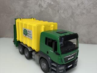 Игрушки -машины, фуры больших размеров, хорошего качества из США