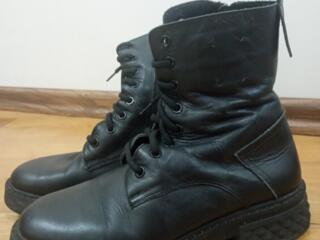 Продаются зимние кожаные теплые женские ботинки на цигейке 39