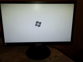 Монитор Philips диагональ 18.5 дюймов