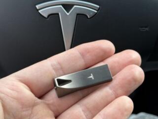 Флешка TESLA!!!!