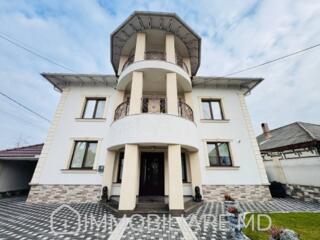 Casă cu 3 niveluri, or. Stăuceni Vă propunem spre vânzare casă cu 3 ..