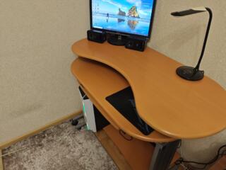 Продам компьютерный стол