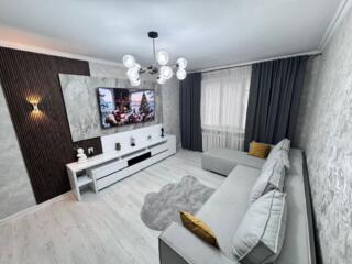 Vand apartament mobilat foarte confortabil. 88 m. p. Apartam