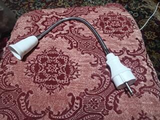 Продается гибкий переходник-светильник: вилка - патрон E27