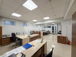 Se oferă spre chirie oficiu amplasat în sectorul Botanica, ...