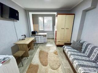 Spre închiriere garsonieră cu comodități proprii, amplasată în sect. .