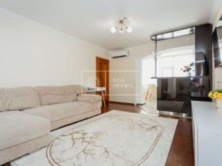 Vă propunem spre vânzare apartament cu o odaie și living spațios, cu .