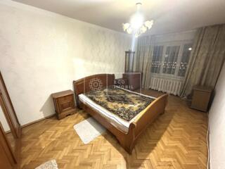 Vă propunem spre chirie apartament cu 4 odăi, bloc vechi, amplasat în 