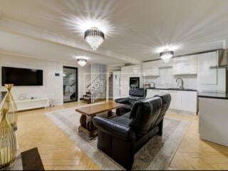 Se oferă spre chirie casă în sectorul Buiucani cu amplasare reușită ..