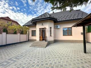 Spre chirie casă cu 1 nivel și terasă în fața casei. Amplasat în mun. 