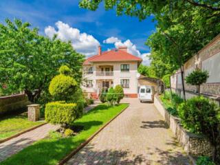 Se vinde casă în sectorul Centru, cu amplasare reușită pe str. ...