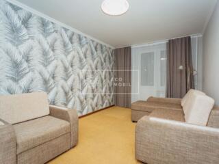 Spre vânzare apartament cu trei odăi (o odaie trecătoare), în bloc ...