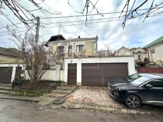 Vă propunem spre chirie casă cu 2 nivele, amplasat în sect. Centru, ..