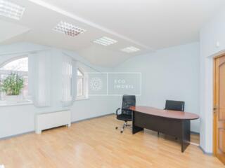 Se dă în chirie oficiu pe str. V. Alecsandri în sec. Centru al ...