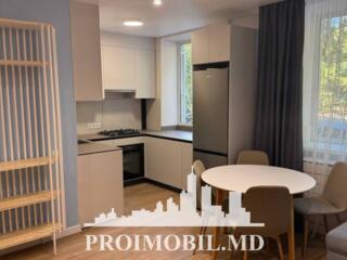 Vă propunem spre vânzare acestapartament cu 2camere și living,sect. ..