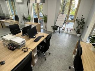 Birou, sect. Centru Vă propunem spre chirie birou amplasat în sect. ..