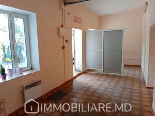 Birou, sect. Centru Vă propunem spre chirie birou amplasat în sect. ..