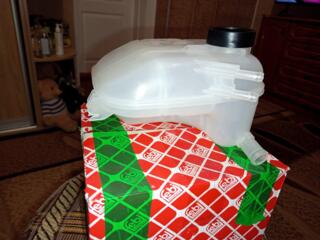 Продам расширительный бачок