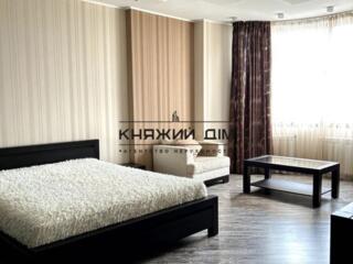 Здається простора та світла 4-кімнатна квартира біля метро Осокорки ..