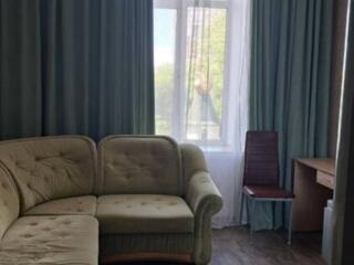 Предлагается к продаже комната в крепком историческом доме в центре ..