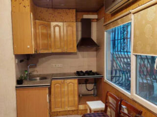 1к спуск Маринеско/Ольгиевская. Под квартирой большой гараж.