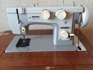Швейная машинка Подольск 142