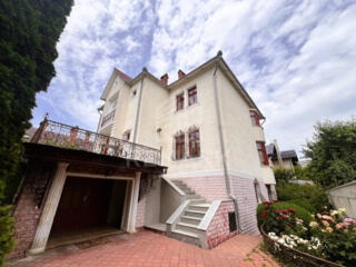 Se vinde casă  lângă parc în zona Buiucani, str. Suceava colț cu ...