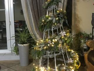 Елка дизайнерская 2.5м/1.5м в готом виде с оформлением