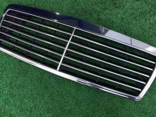 Куплю решëтку радиатора (капота) Мерседес W210 дорест