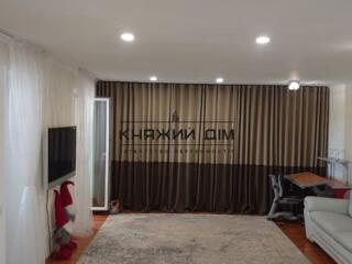 Продається простора однокімнатна квартира на 11 поверсі ...