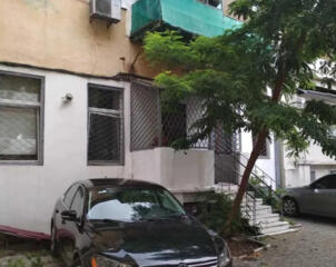 Трехкомнатная квартира в центре города на улице Троицкой