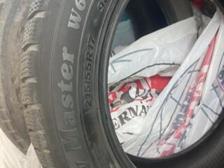 Продам пару зимних шин 215/55R17