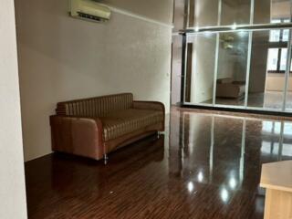 Продам трёхкомнатную квартиру в хорошем доме