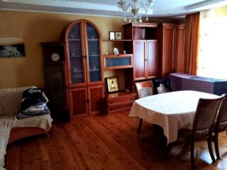 Двокімнатна 90 м², Соломянський р-н, 3 поверх — продається