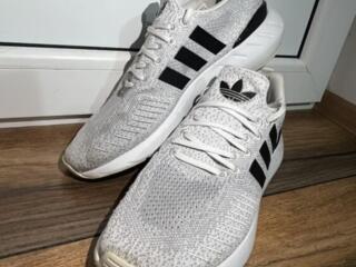 Кроссовки новые