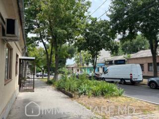 Apartament la sol cu 2 camere, sect. Centru Vă propunem spre vânzare .