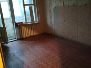 Двухкомнатная под ремонт.