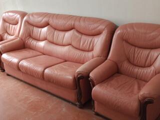 Кожаный диван + 2 кресла