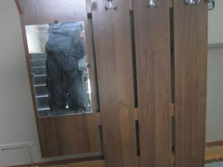 Вешалка отличная навесная для прихожей -600 лей вешалки 50-80 л