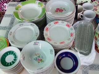 Продам посуду: тарелки и прочее.