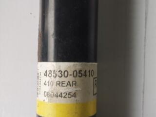 Амортизатор задний оригинал Тойота Авенсис Т 27 2010 год.