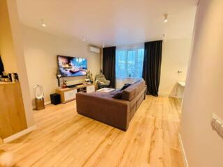 Parc Avgan! Sec. Riscani, str. Miron Costin. 1 camera + living. Bilate