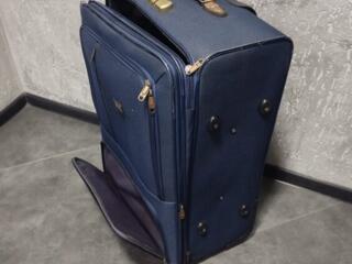 Продам чемодан