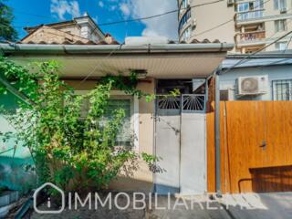 Apartament la sol cu 2 camere, sect. Centru Vă propunem spre vânzare .