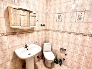 Продается 2-комнатная квартира 1/10 Центр.