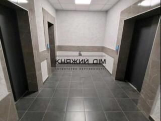 БЕЗ КОМІСІЇ! Продаж 3-х кімнатної квартири. 100 м2. Центр. ...