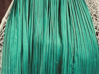 Продам недорого нарядные платья s-m